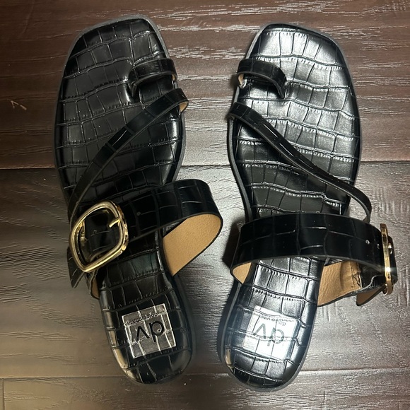 DV by Dolce Vita - Makai Toe Loop Buckle Sandal - Picture 6 of 9